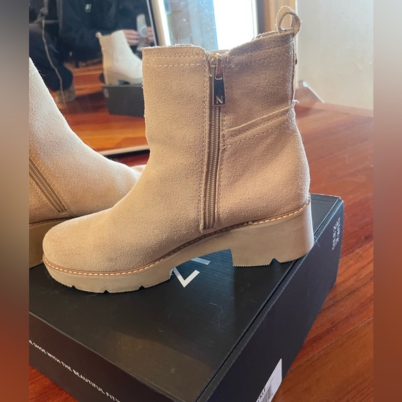 Naturalizer Darry bootie size 8 wide suede bone boot - Picture 3 of 5